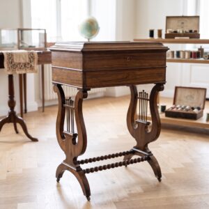 Naaitafeltje Biedermeier 1820 Noten