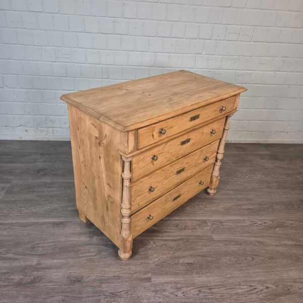Commodes & sideboards