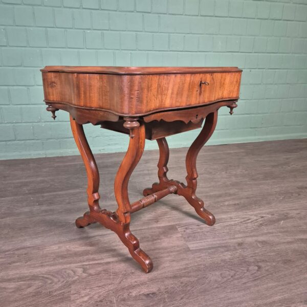Naaitafeltje Biedermeier 1850 Mahonie