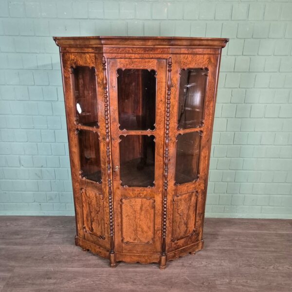 Hoekkast Biedermeier 1850 Noten