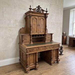Bureau met Opstand Gründerzeit 1880 Noten