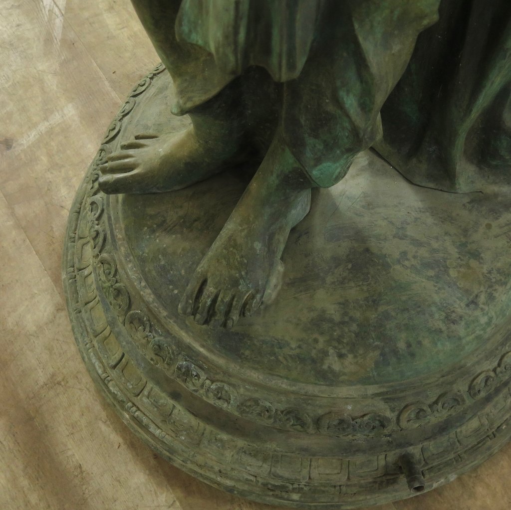 Wasserspeier Frauen Bronze 2,47 m
