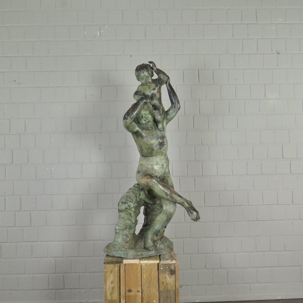 Skulptur Dekoration Mann mit Kind Bronze 1,23 m
