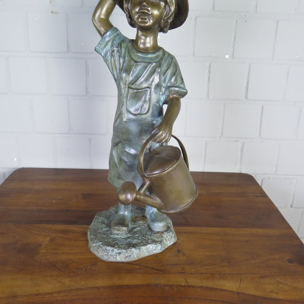 Wasserspeier Kind mit Gießkanne Bronze 0,70 m